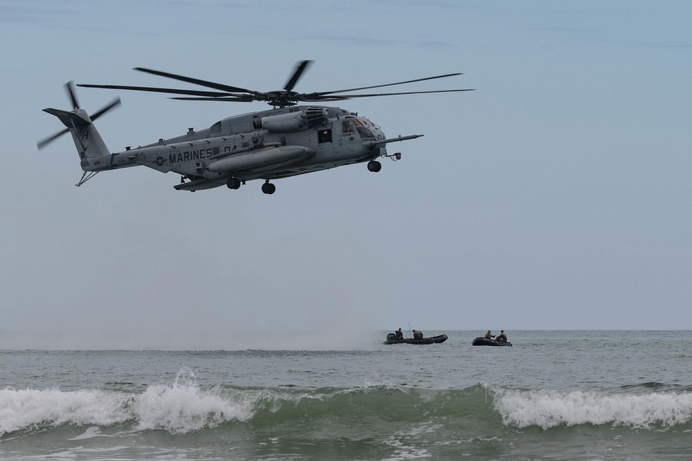 26th MEU Maritime Special Purpose Force Conducts Helocast Training
