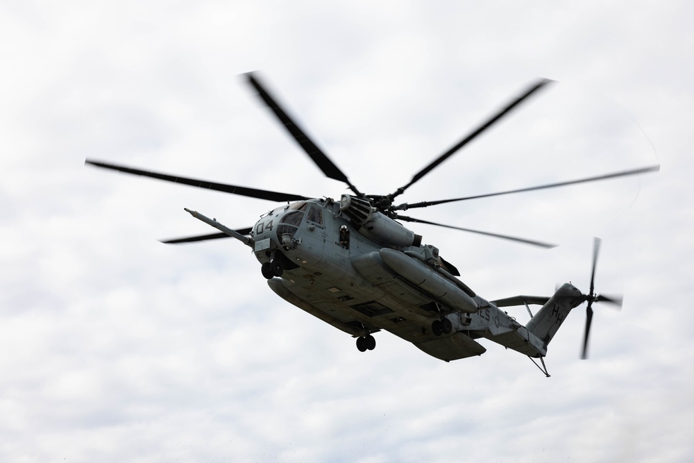 26th MEU Maritime Special Purpose Force Conducts Helocast Training
