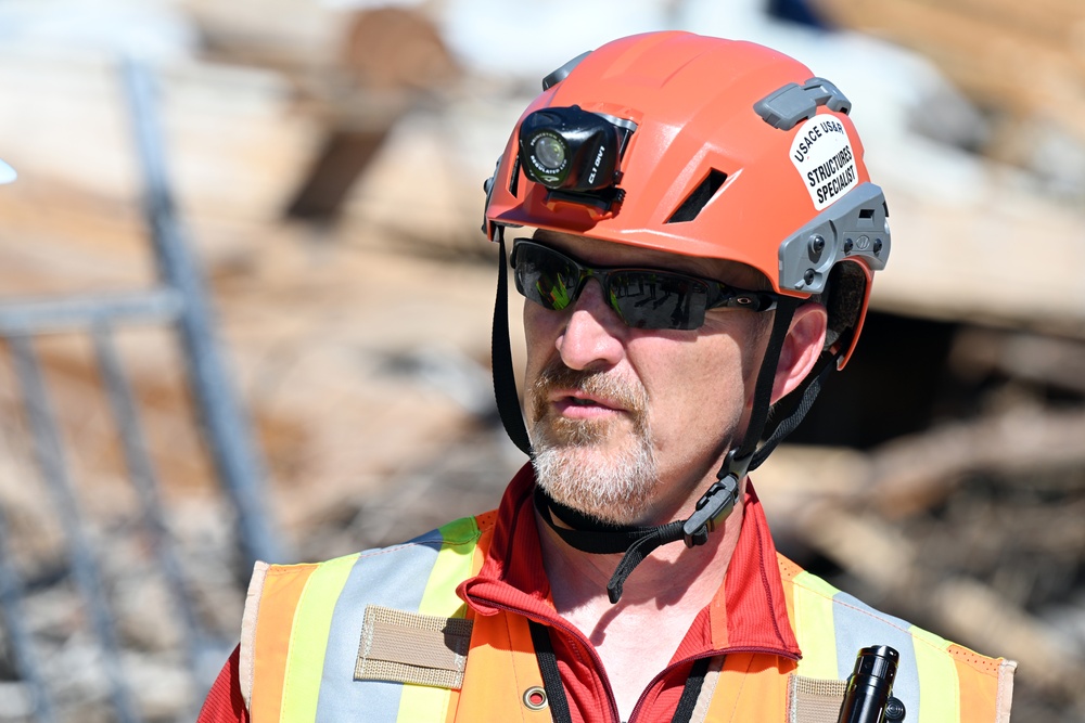 USACE leader visits Hurricane Ian volunteers