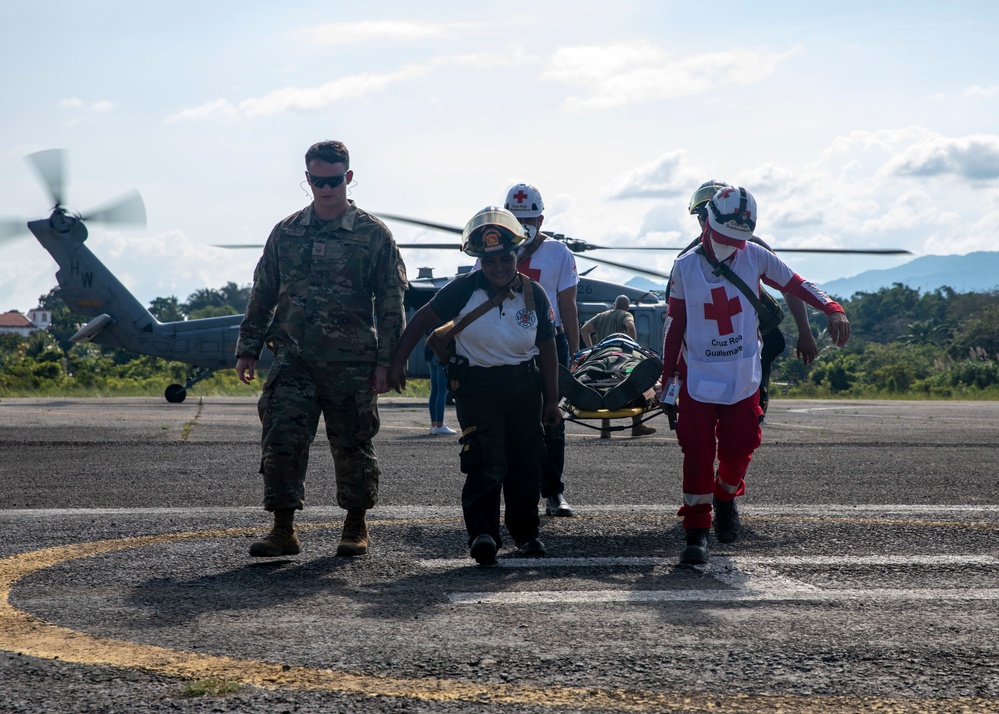 U.S. AND GUATEMALAN SERVICE MEMBERS PARTICIPATE IN DISASTER RELIEF TRAINING