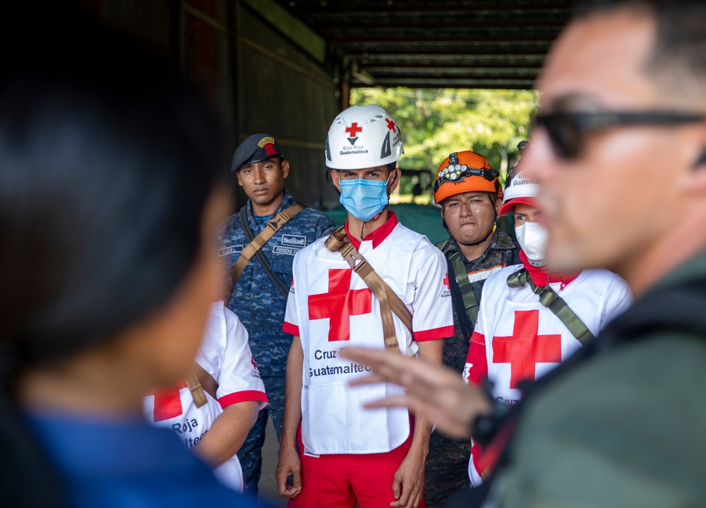 U.S. AND GUATEMALAN SERVICE MEMBERS PARTICIPATE IN DISASTER RELIEF TRAINING