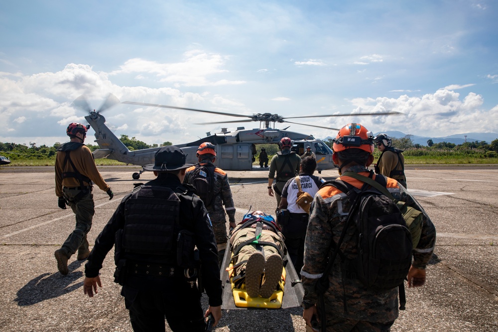 U.S. AND GUATEMALAN SERVICE MEMBERS PARTICIPATE IN DISASTER RELIEF TRAINING