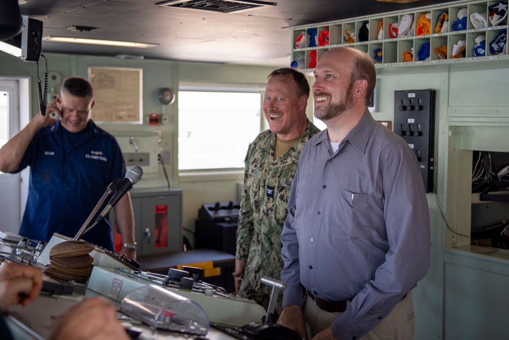 CP22 - Embassy, Guatemala Military, Officials Tour USNS Comfort