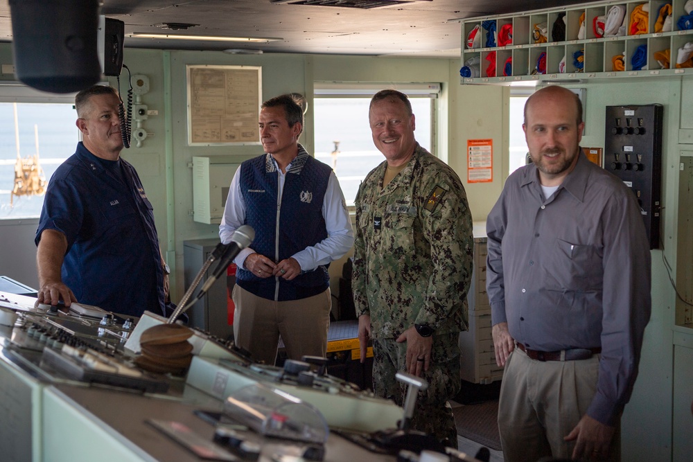 CP22 - Embassy, Guatemala Military, Officials Tour USNS Comfort