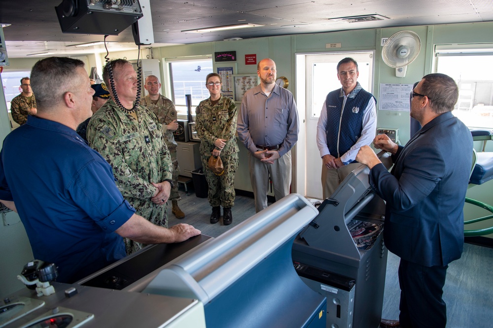 CP22 - Embassy, Guatemala Military, Officials Tour USNS Comfort