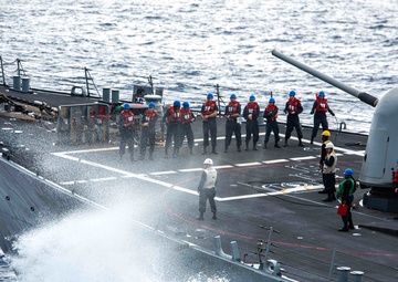 USS Ronald Reagan (CVN 76) conducts a fueling-at-sea with the Arleigh Burke-class guided-missile destroyer USS Higgins (DDG 76)