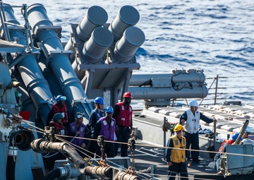 USS Ronald Reagan (CVN 76) conducts a fueling-at-sea with the Arleigh Burke-class guided-missile destroyer USS Higgins (DDG 76)