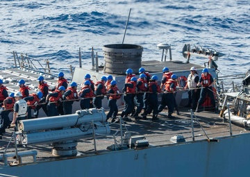USS Ronald Reagan (CVN 76) conducts a fueling-at-sea with the Arleigh Burke-class guided-missile destroyer USS Higgins (DDG 76)