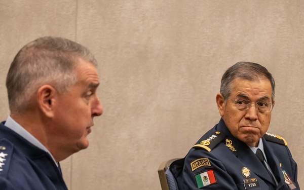 AMC Commander Gen. Mike Minihan engages with international partners during the Airlift/Tanker Association Symposium