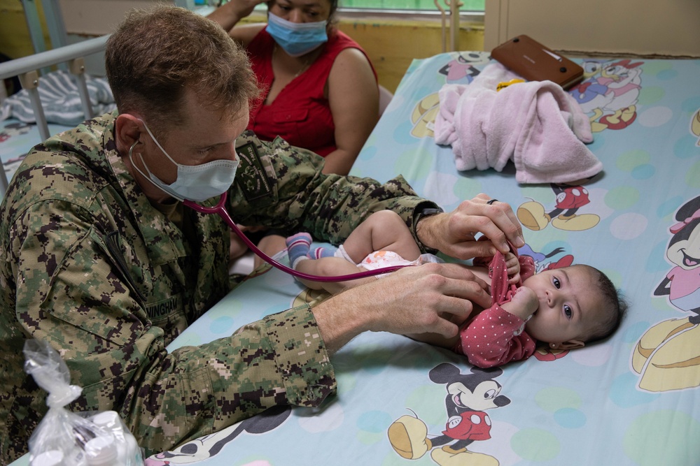 Comfort Sailors visit Hospital Nacional Infantil