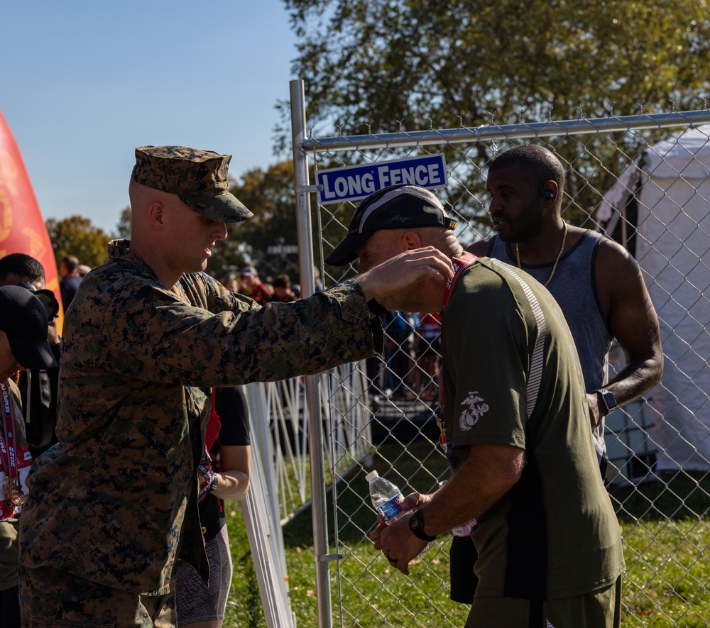 38th Commandant of the Marine Corps finishes the 47th Marine Corps Marathon