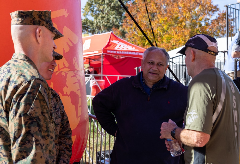 General David Berger finishes the 47th Marine Corps Marathon