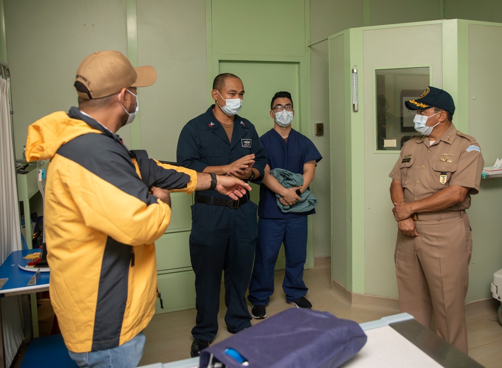 IZABAL GOVERNOR VISITS USNS COMFORT