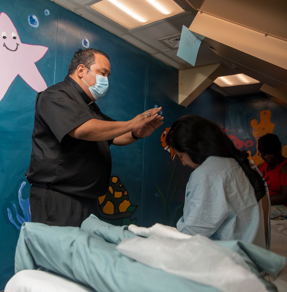 GUATEMALAN CLERGYMEN LEAD SUNDAY MASS ABOARD USNS COMFORT