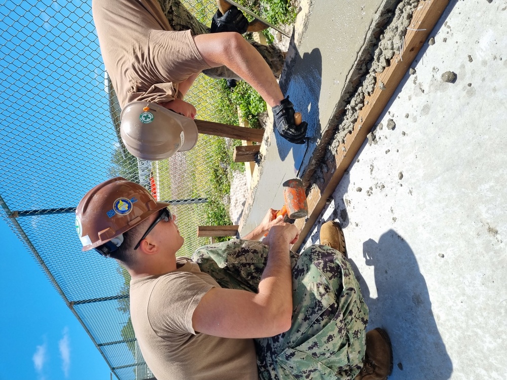 Construction Mechanic 3rd Class Christian Parker trains Mass Communication Specialist Marron.