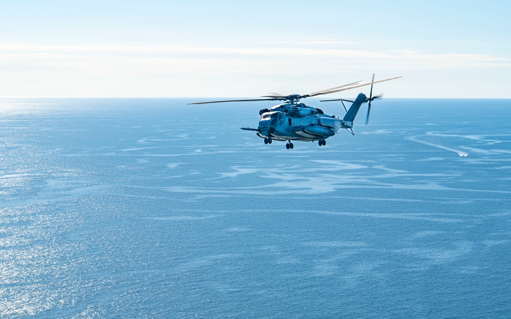 Marine training unit partners with Coast Guard to conduct search and rescue training