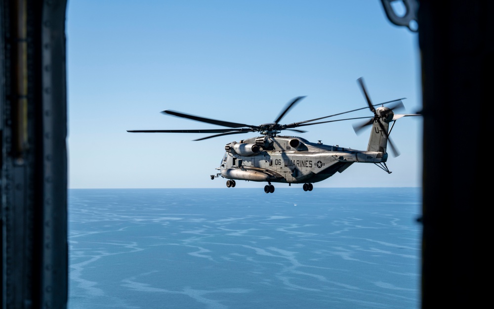 Marine training unit partners with Coast Guard to conduct search and rescue training