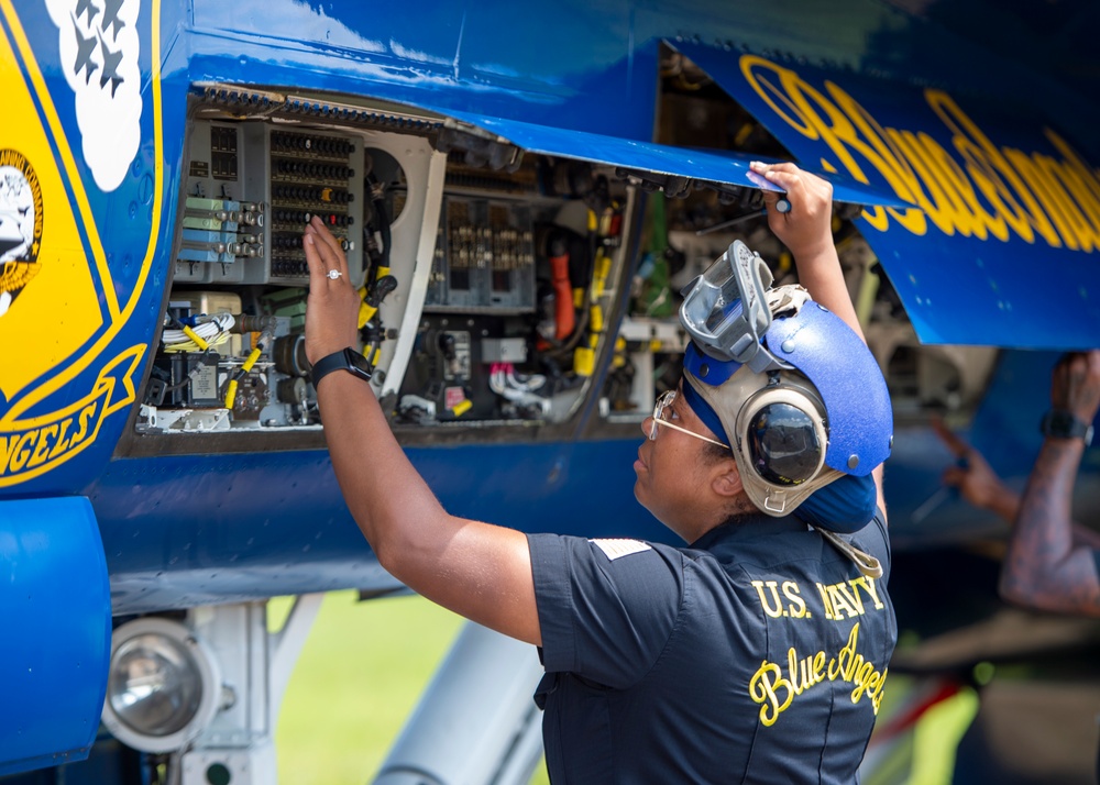 DVIDS Images The Navy Flight Demonstration Squadron, the Blue
