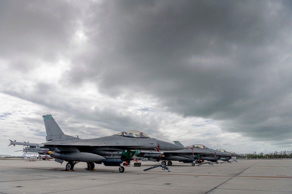 180FW Trains with &quot;Sun Downers&quot; in the Sunshine State