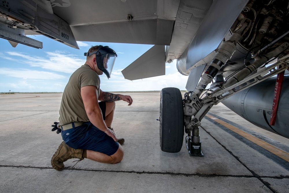 180FW Trains with &quot;Sun Downers&quot; in the Sunshine State