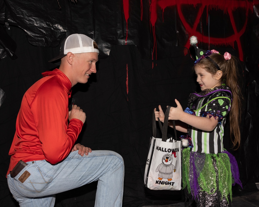 DVIDS Images MCAS Yuma hosts Trunk or Treat [Image 8 of 11]