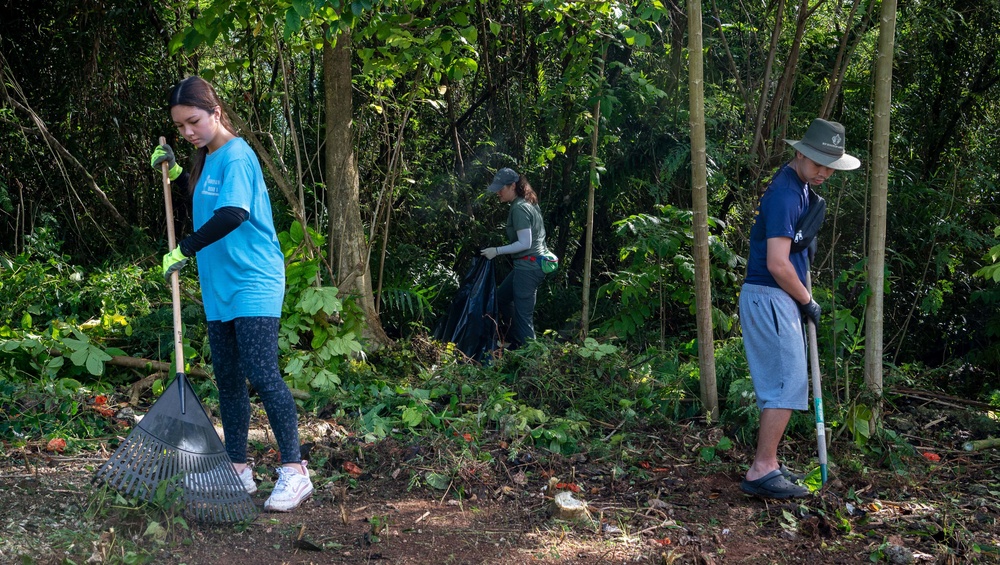 Volunteers clean up Thousand Steps, Guam