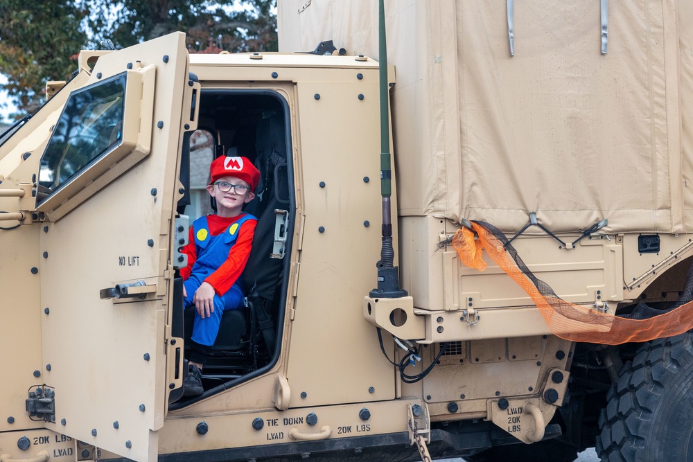 26th MEU Participates in Cape Carteret Baptist Church's Trunk or Treat