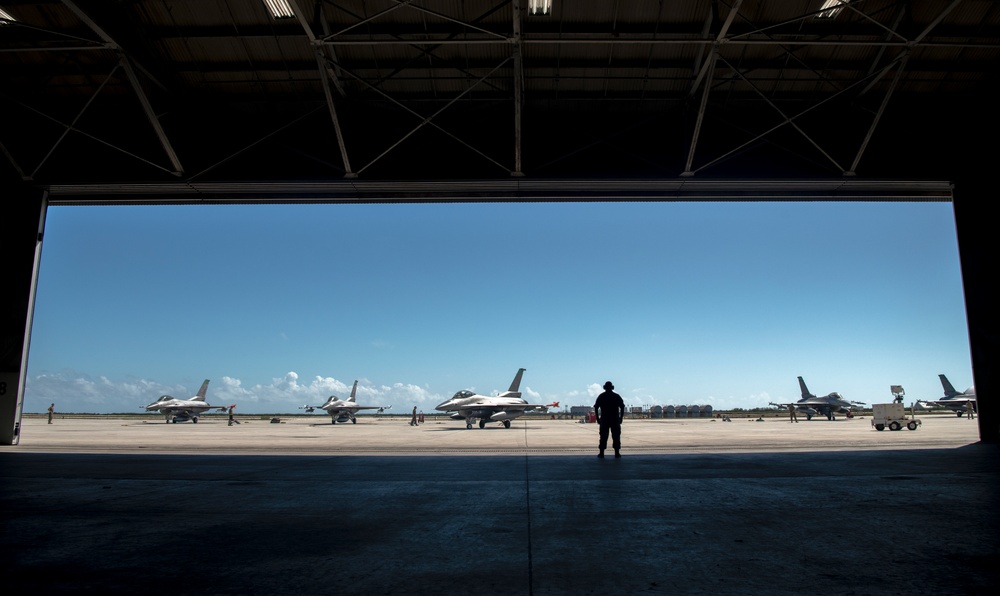 180FW Trains with the &quot;Sun Downers&quot; in the Sunshine State