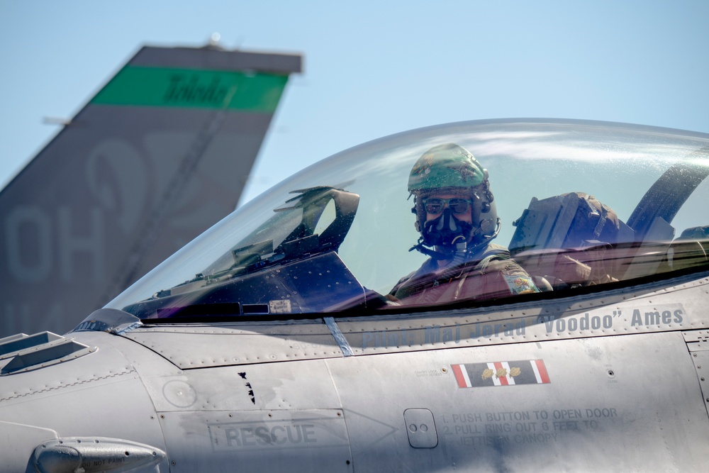 180FW Trains with the &quot;Sun Downers&quot; in the Sunshine State