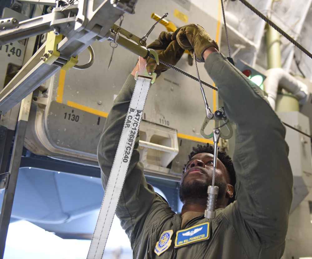 Loadmasters sharpen skills during Exercises Red Flag-Alaska, Rainier War