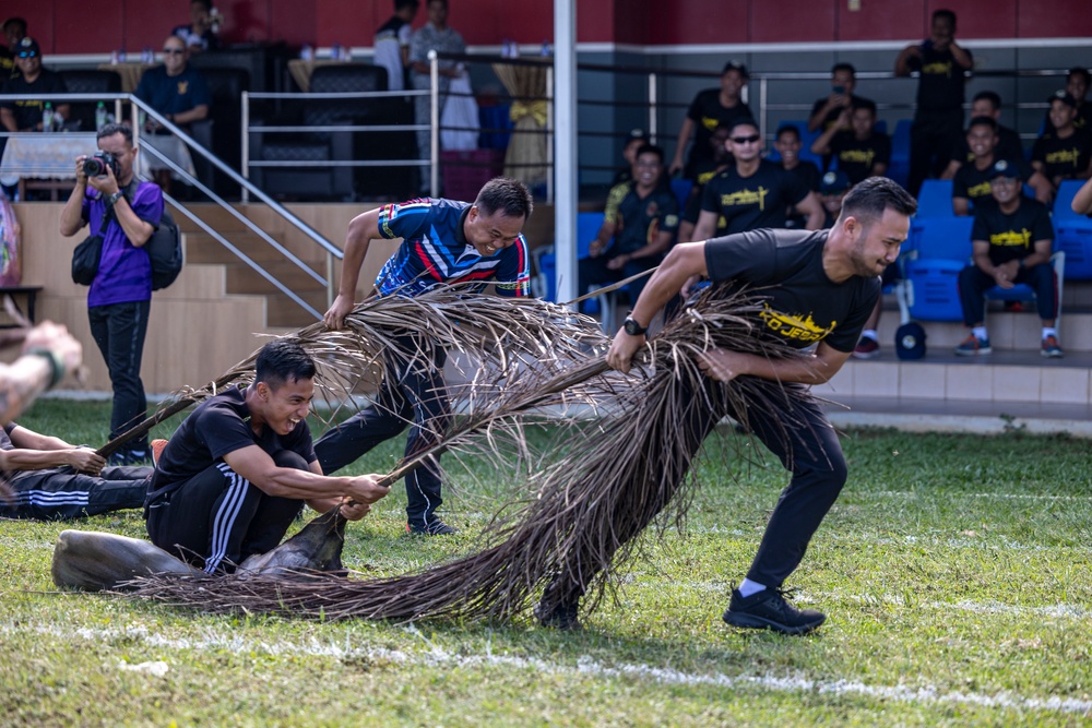 U.S. and Malaysian service members participate in Sports Day