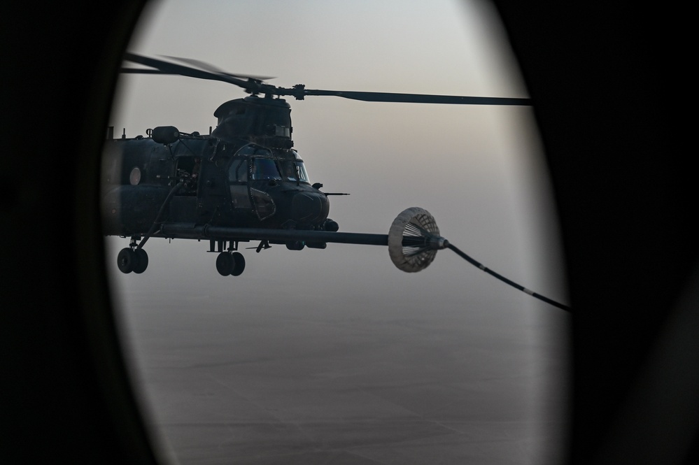 26th ERQS practices HAAR with U.S. Army MH-47G
