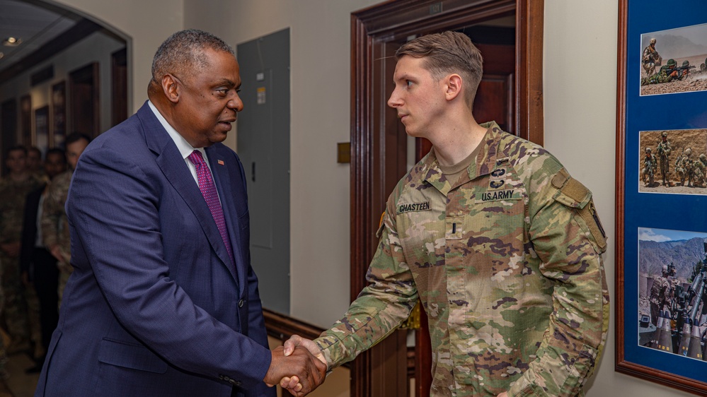 Secretary of Defense Lloyd Austin III visits Fort Bragg, show appreciation to Soldiers