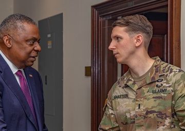 Secretary of Defense Lloyd Austin III visits Fort Bragg, show appreciation to Soldiers