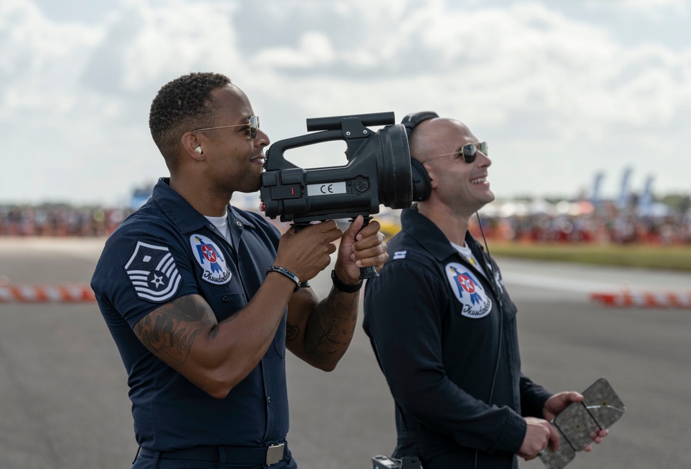 Thunderbirds perform at Orlando Air and Space Show