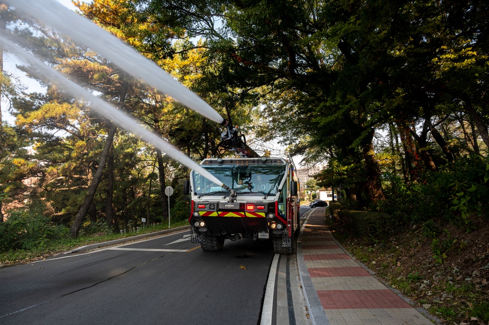 ROK/U.S. firefighters train together