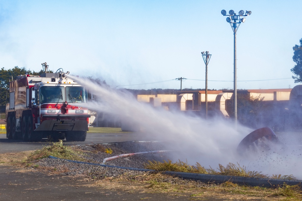 Yokota firefighters conduct bilateral training with JASDF