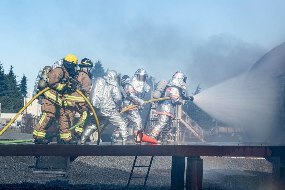 Yokota firefighters conduct bilateral training with JASDF