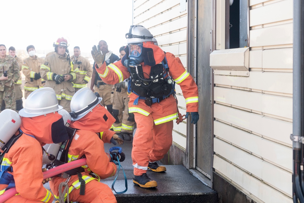 Yokota firefighters conduct bilateral training with JASDF