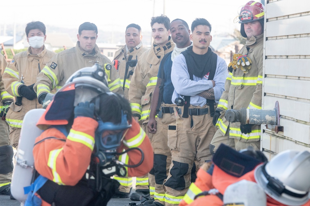 Yokota firefighters conduct bilateral training with JASDF