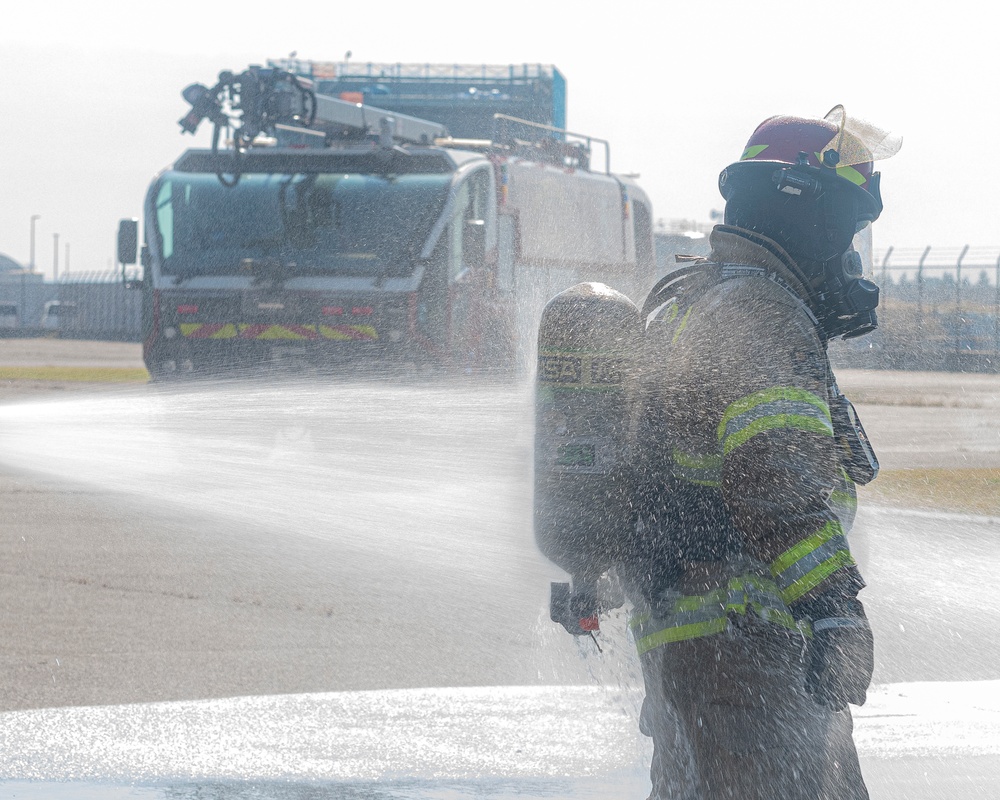 Yokota firefighters conduct bilateral training with JASDF