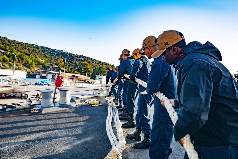 USS Truxtun (DDG 103) Arrives in Souda Bay, Crete