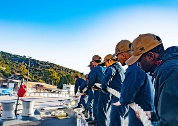 USS Truxtun (DDG 103) Visits Souda Bay