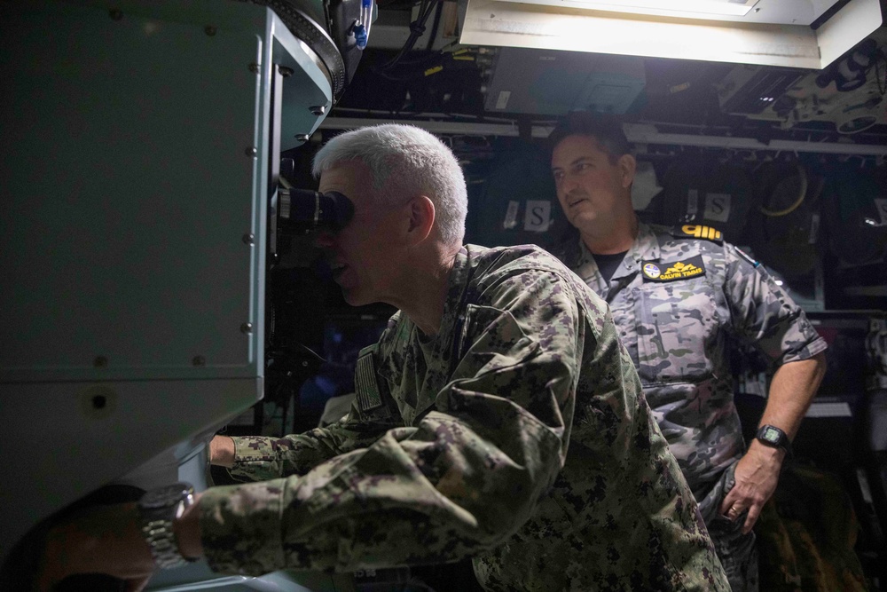 C7F Visits HMAS Farncomb
