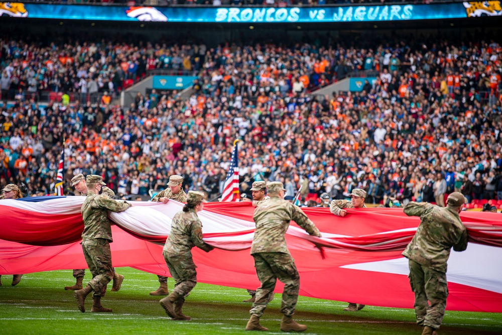 Pathfinders display national pride at London NFL game > 501st