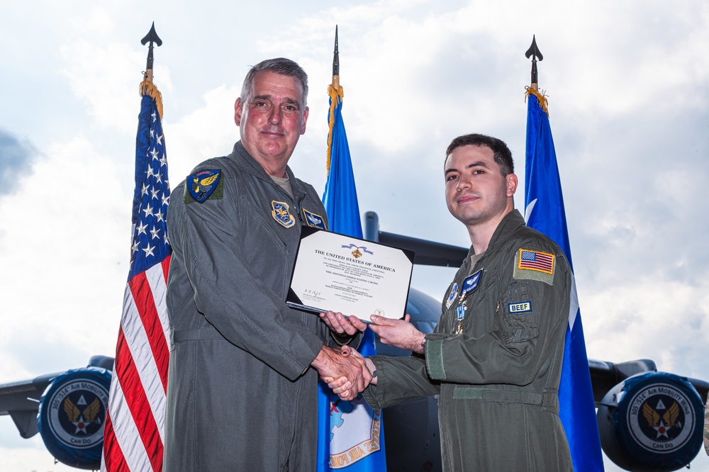 Gen. Minihan presents RCH871 with distinguished flying crosses