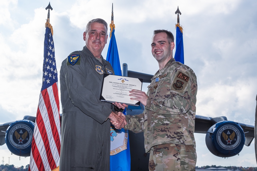 Gen. Minihan presents RCH871 with distinguished flying crosses