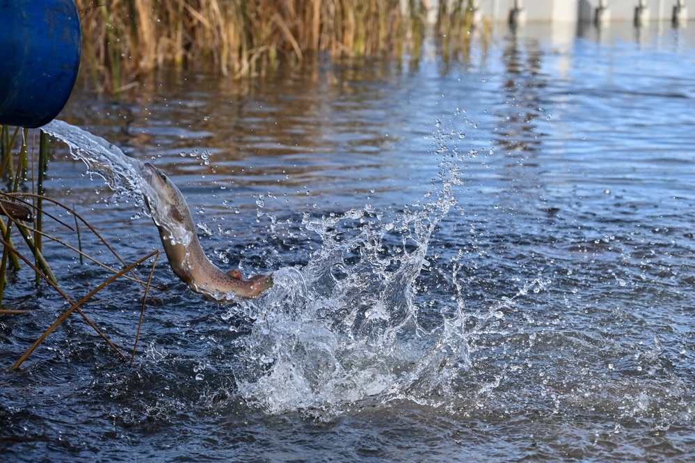 U.S. Fish &amp; Wildlife restock north lake with trout