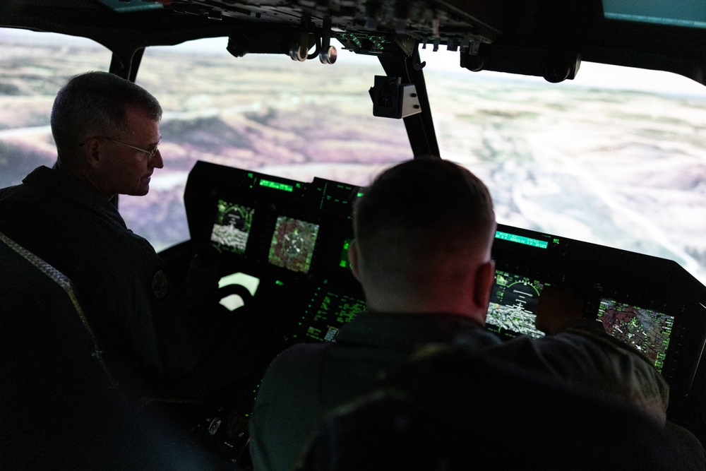 Maj. Gen. Gering visits Marine Medium Tiltrotor Squadron 362