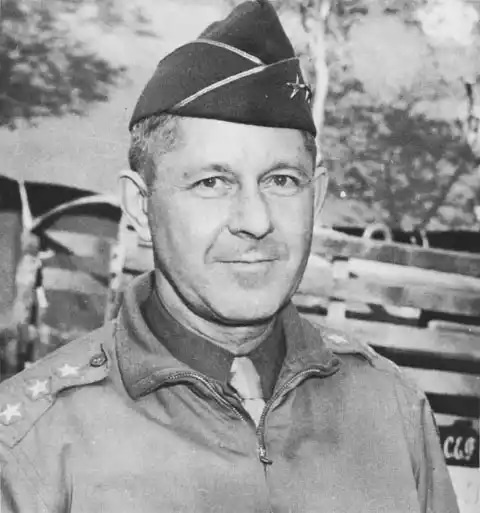 Cpt. Gardner institutes daily Ultra meetings at Sixth Army Group